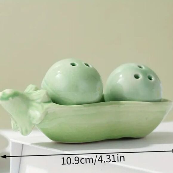 Mini Peas in a Pod Salt and Pepper Shakers - Picture 5 of 5